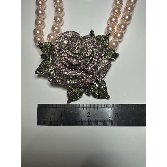 Heidi Daus Disney Beauty and the Beast Rose Pearl Necklace Pink w/ Green Leaves - Picture 9 of 9